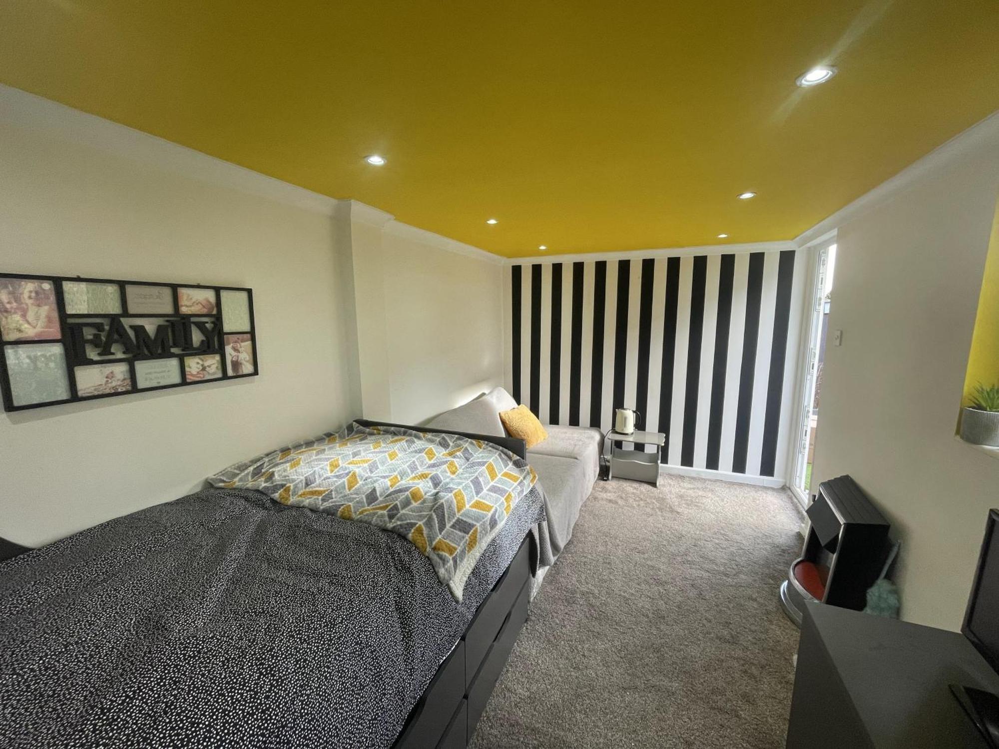 Beautiful Place To Live Near Heathrow Windsor Legoland & Free Parking Onsite Burnham  Bagian luar foto