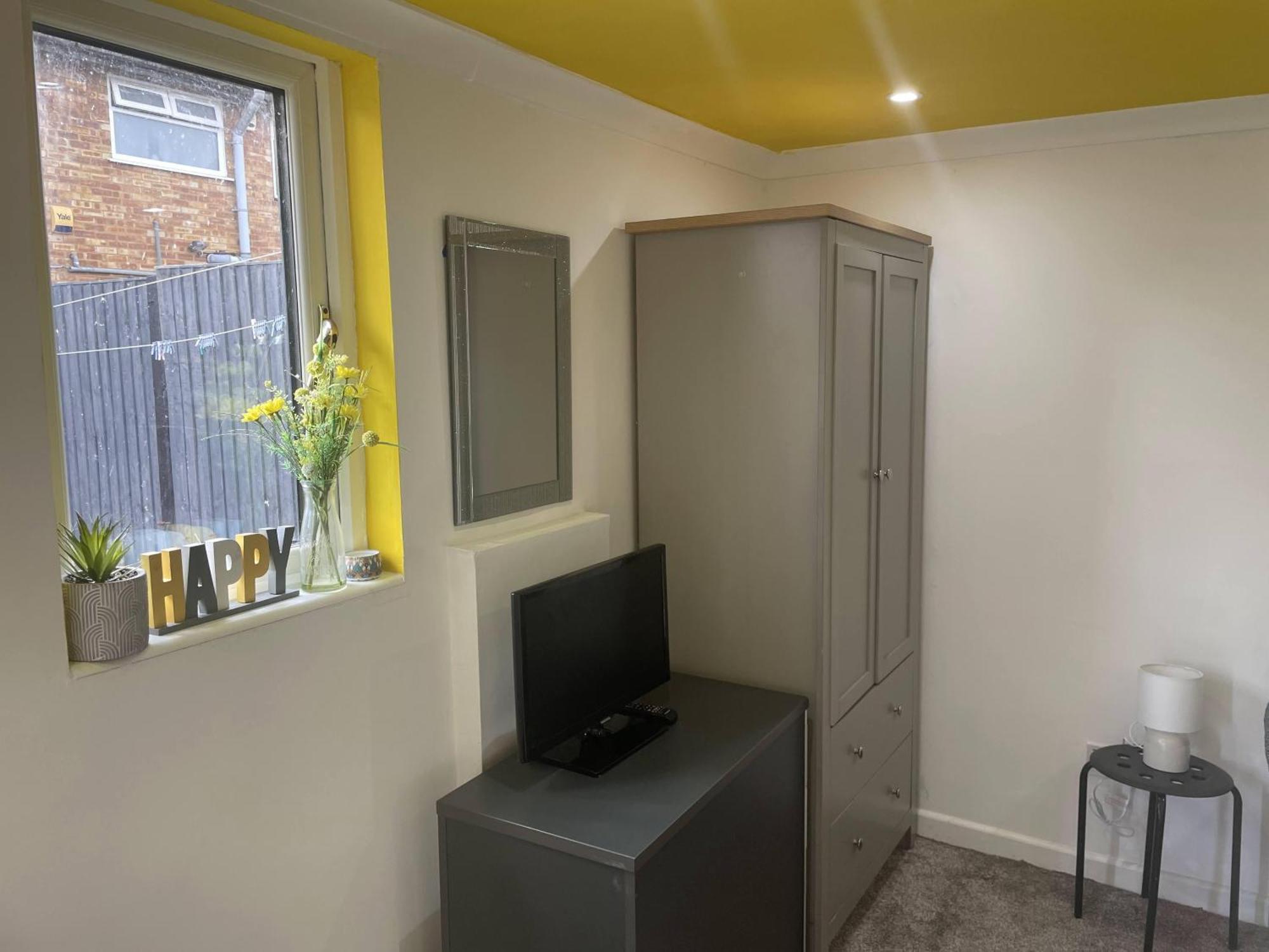 Beautiful Place To Live Near Heathrow Windsor Legoland & Free Parking Onsite Burnham  Bagian luar foto
