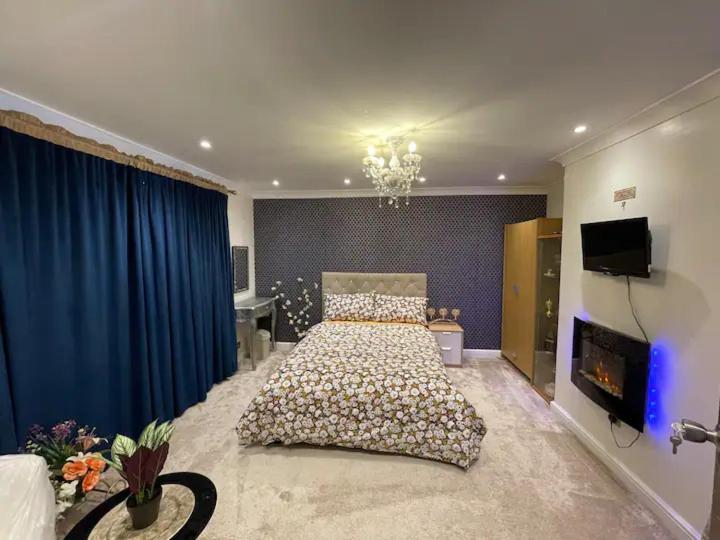 Beautiful Place To Live Near Heathrow Windsor Legoland & Free Parking Onsite Burnham  Bagian luar foto
