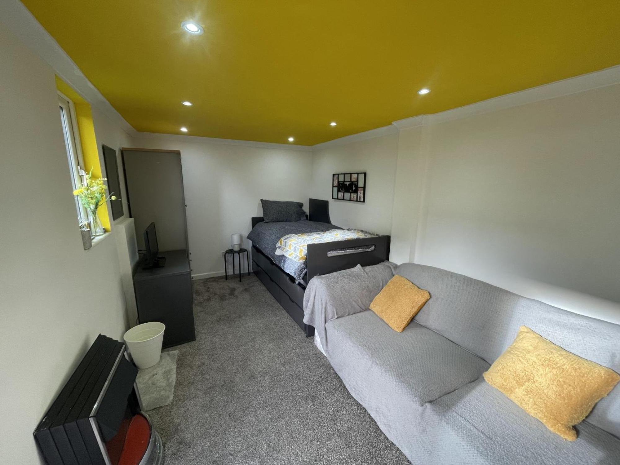 Beautiful Place To Live Near Heathrow Windsor Legoland & Free Parking Onsite Burnham  Bagian luar foto