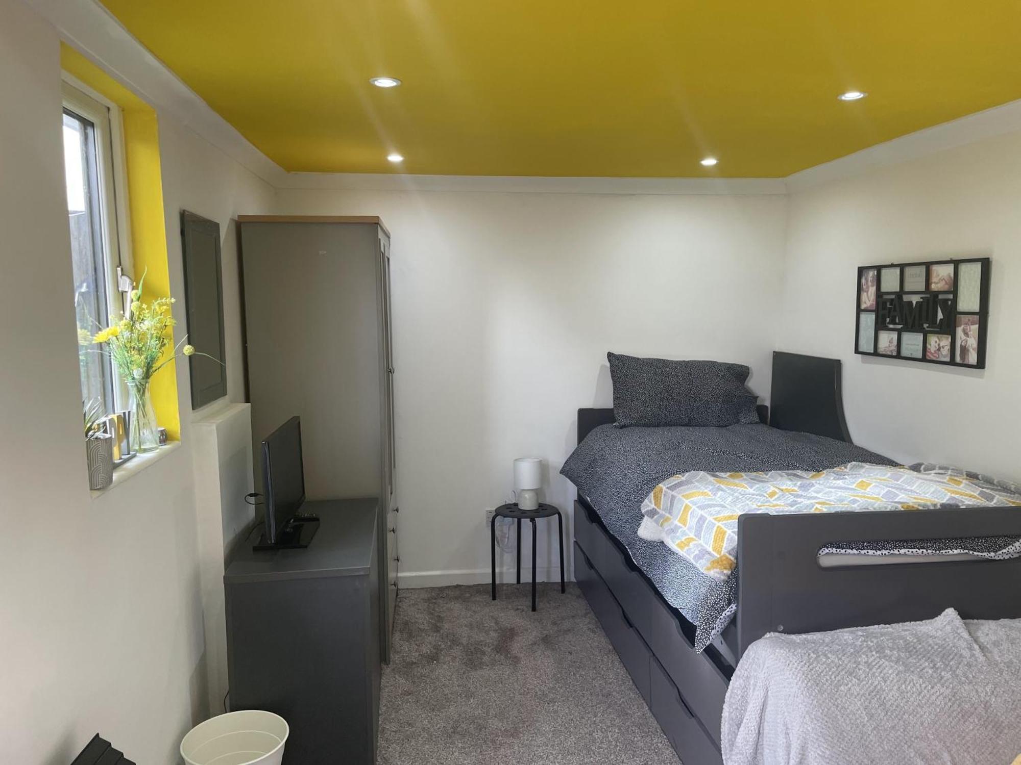 Beautiful Place To Live Near Heathrow Windsor Legoland & Free Parking Onsite Burnham  Bagian luar foto