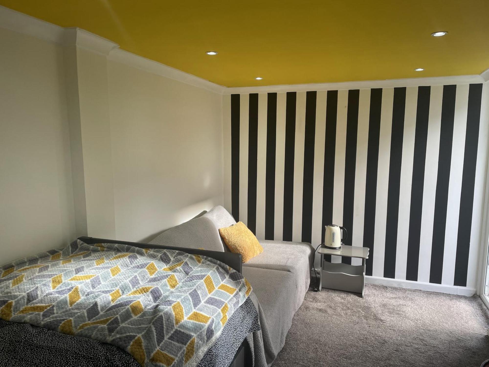 Beautiful Place To Live Near Heathrow Windsor Legoland & Free Parking Onsite Burnham  Bagian luar foto